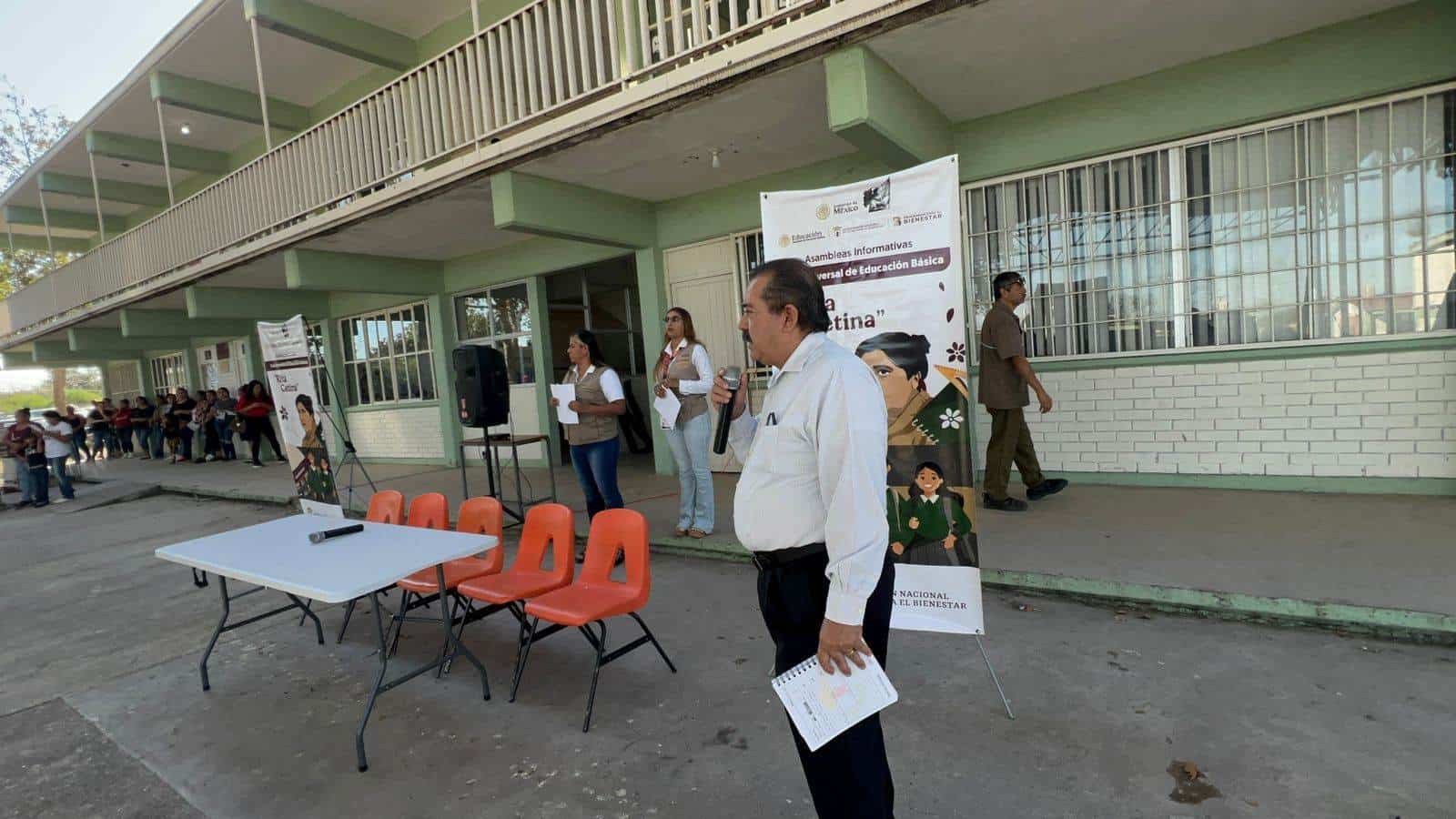 En la Secundaria Agustín Terrazas Menchaca se llevó a cabo la asamblea informativa.