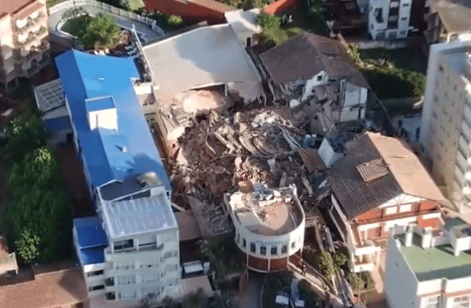 Se desploma edifico en Argentina; Sigue la búsqueda de supervivientes