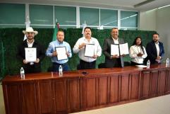 Firma convenio de becas Progreso con la UTRC