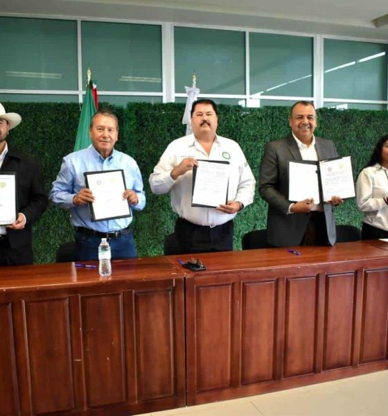 Firma convenio de becas Progreso con la UTRC