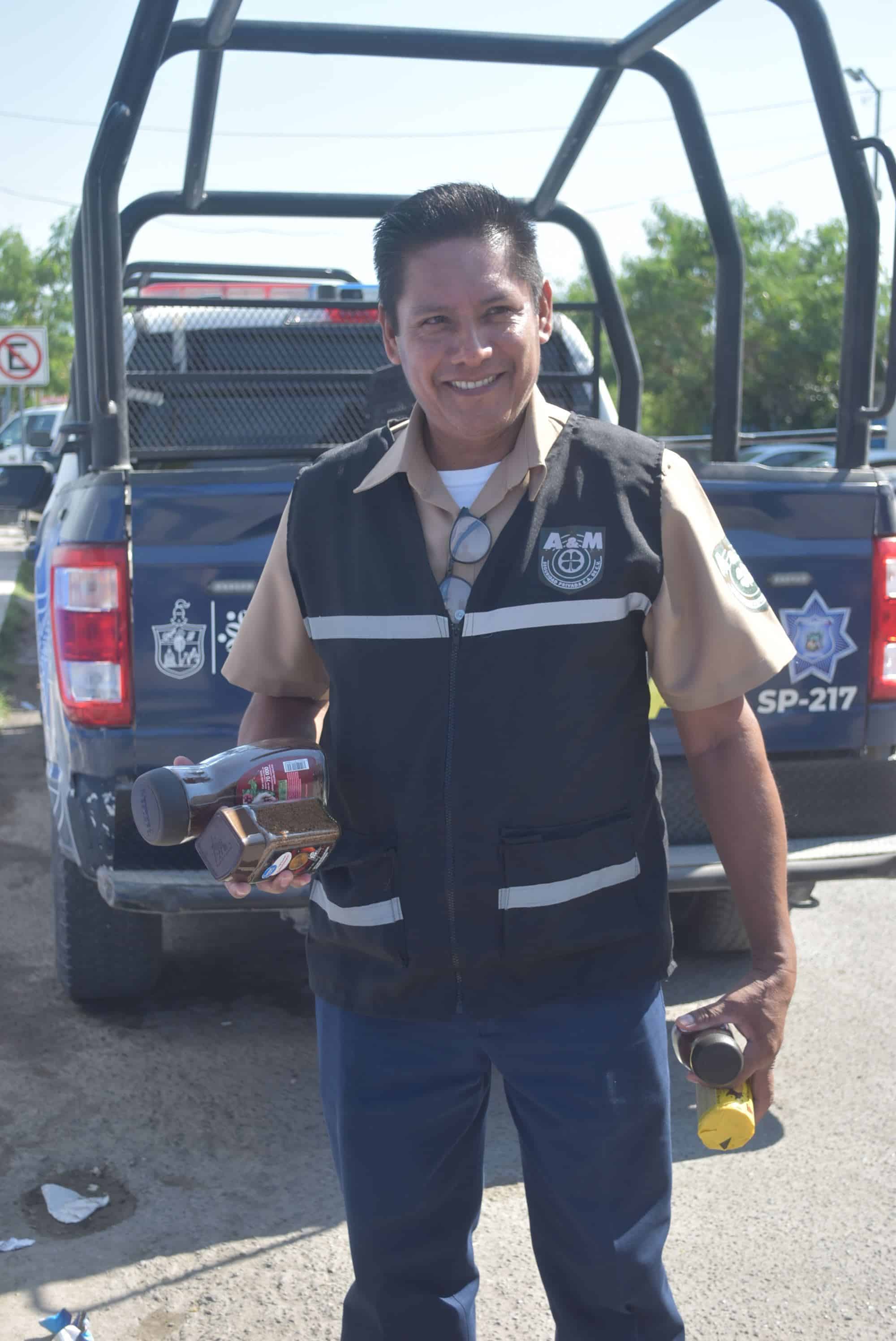 Roba café y galletas de tienda de ´Mamá Lucha´