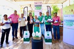 Sergio Sisbeles entrega alimentos en Castaños