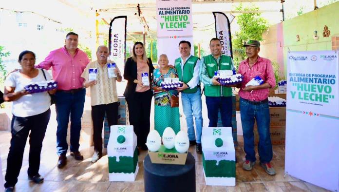 Sergio Sisbeles entrega alimentos en Castaños