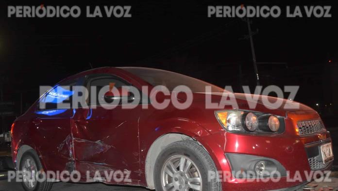 Lesiona a embarazada en choque
