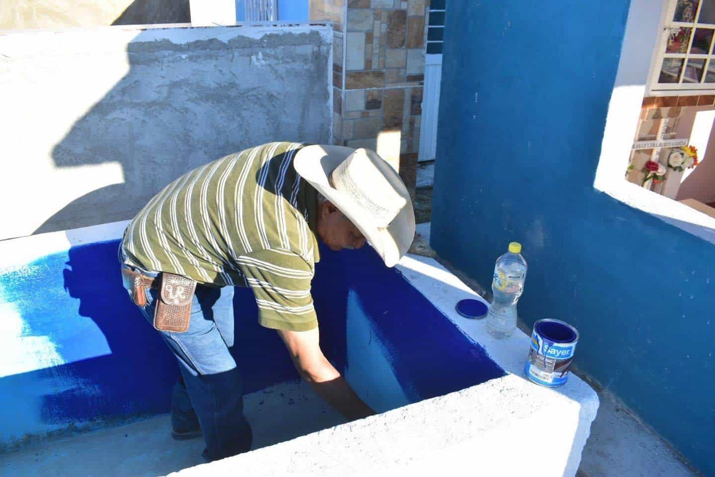 Limpian funcionarios panteón El Refugio