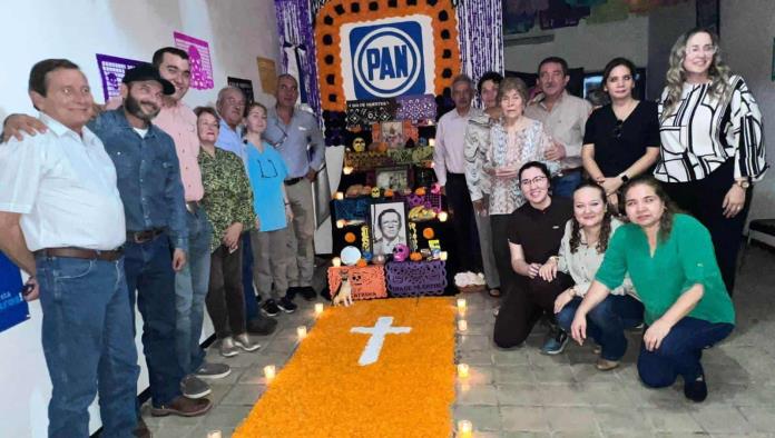 Dedican altar de muertos al Dr. Bruno Rosales Guerra