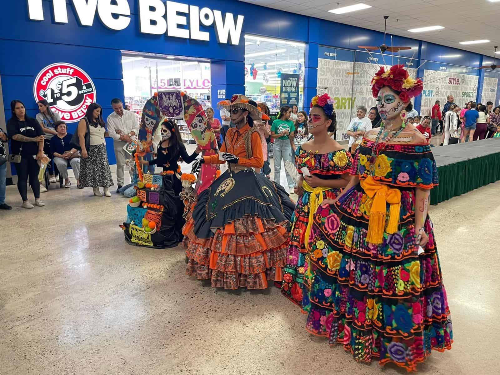 Ciudad Acuña Celebra el Día de Muertos con un Gran Altar