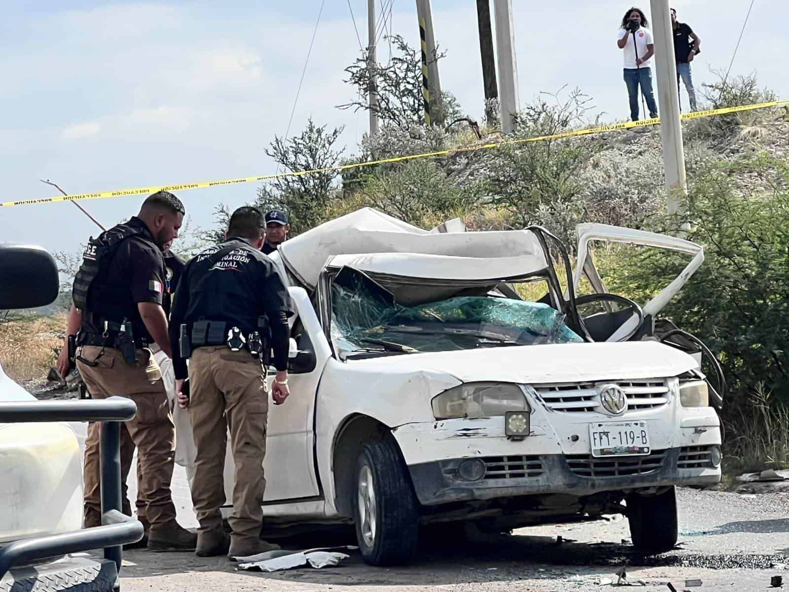 Muere conductor de Volkswagen Pointer al impactarse contra tráiler.