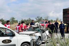 MUERE CONDUCTOR AL IMPACTARSE CONTRA TRÁILER FRENTE A LAS CAPILLAS. 