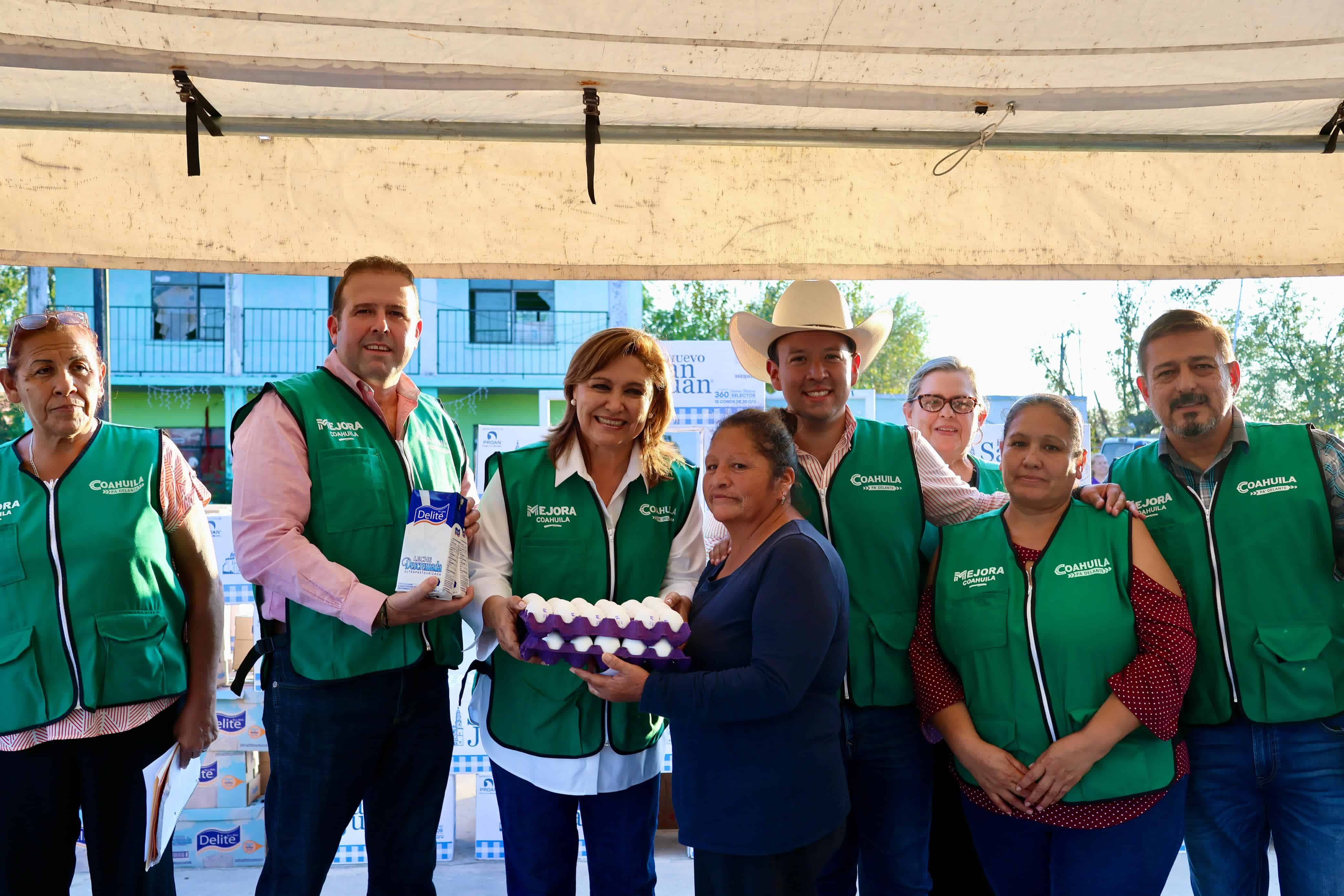 Alcaldesa Diana Haro participa en la entrega de leche y huevo a más de 12 mil familias