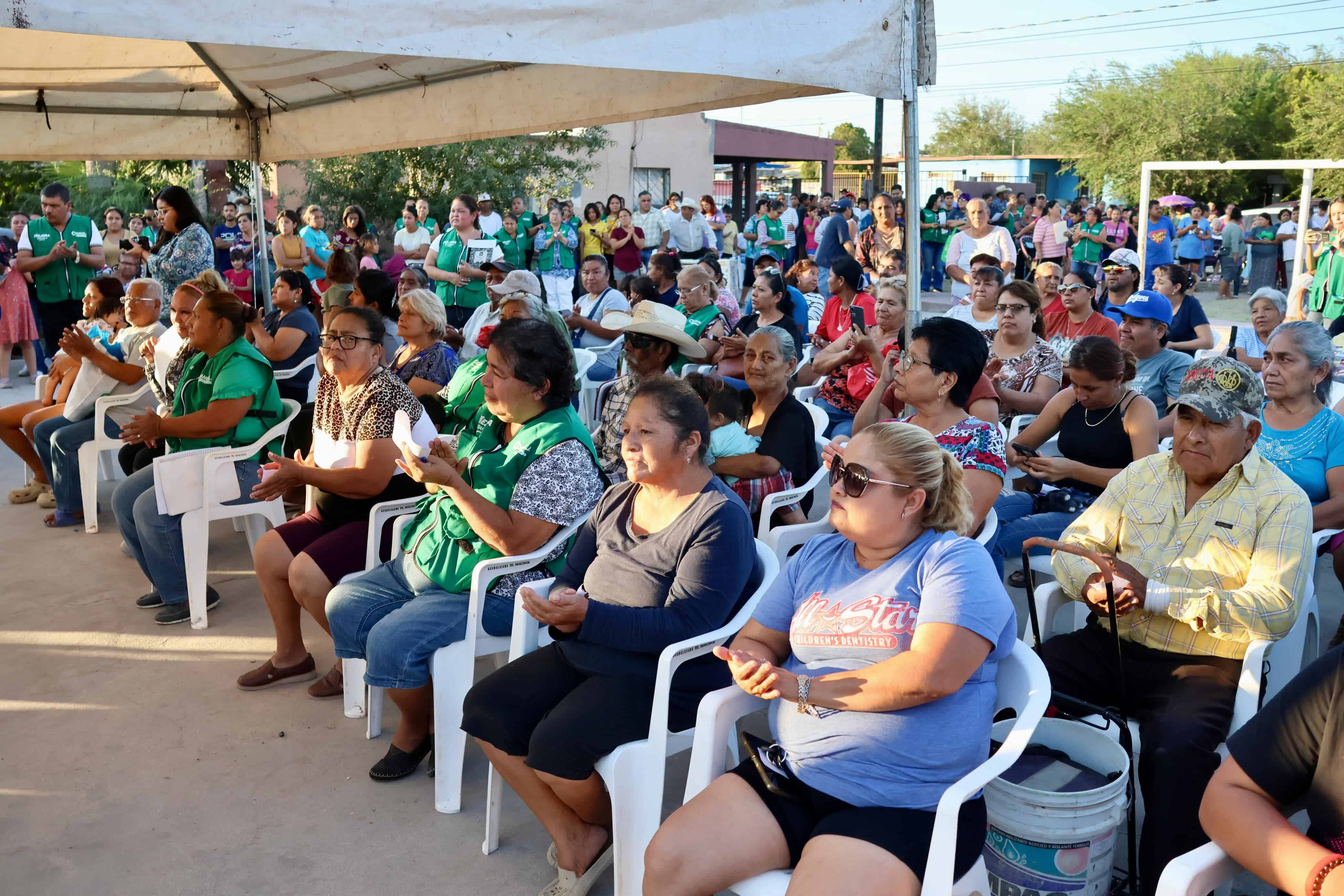 Alcaldesa Diana Haro participa en la entrega de leche y huevo a más de 12 mil familias