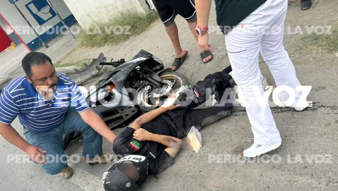 Embiste cafre a motociclista