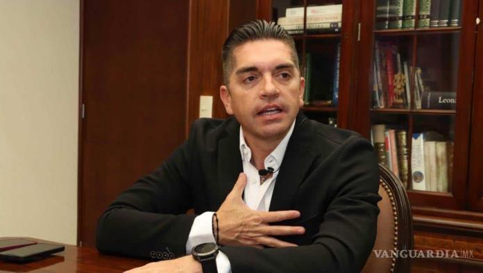 Exhiben a Senador de Morena por ignorante