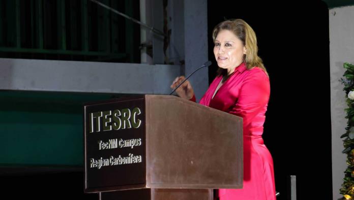 Asistió alcaldesa Diana Haro  a graduación de  ingenieros