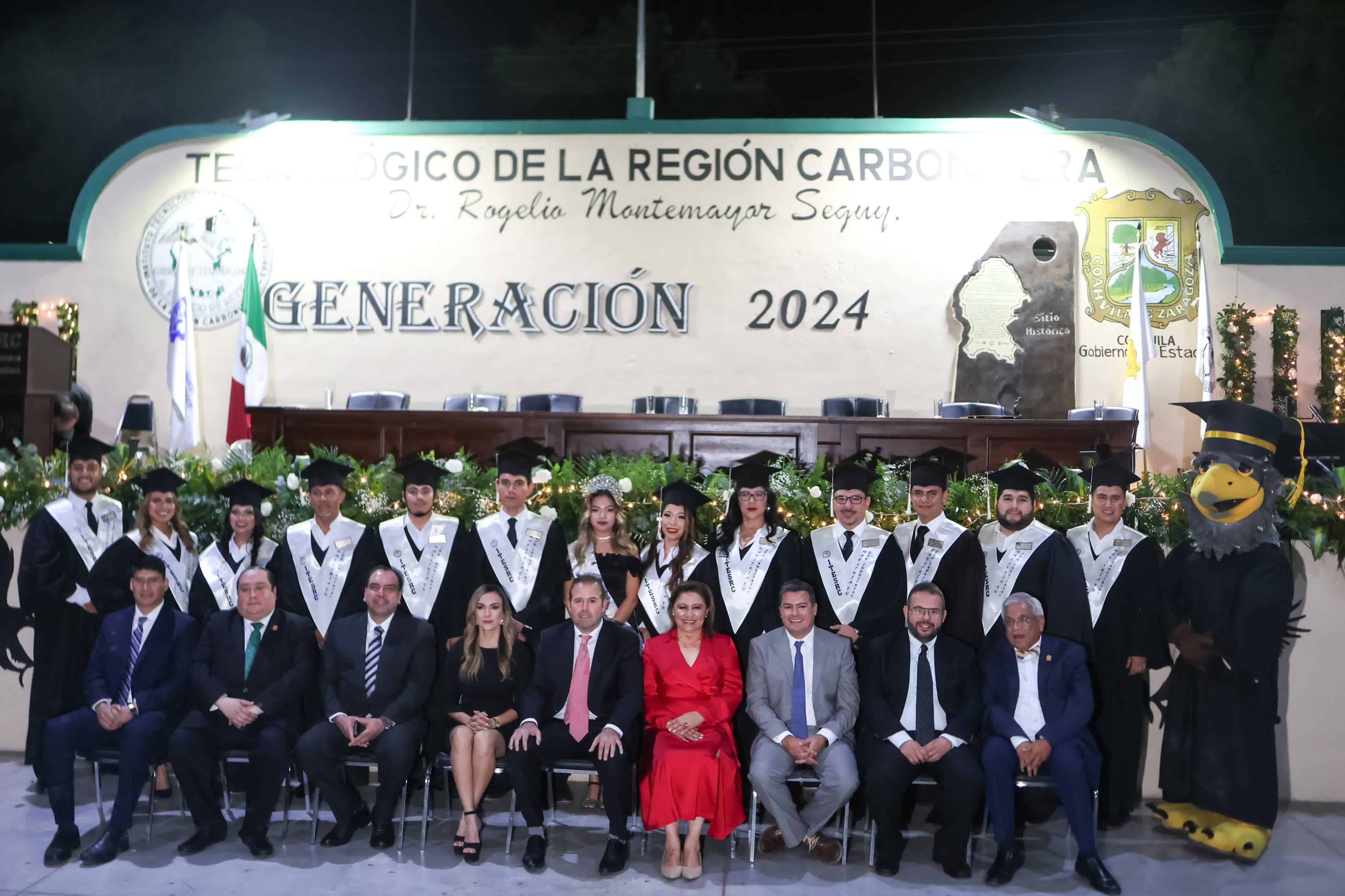 Asistió alcaldesa Diana Haro  a graduación de  ingenieros