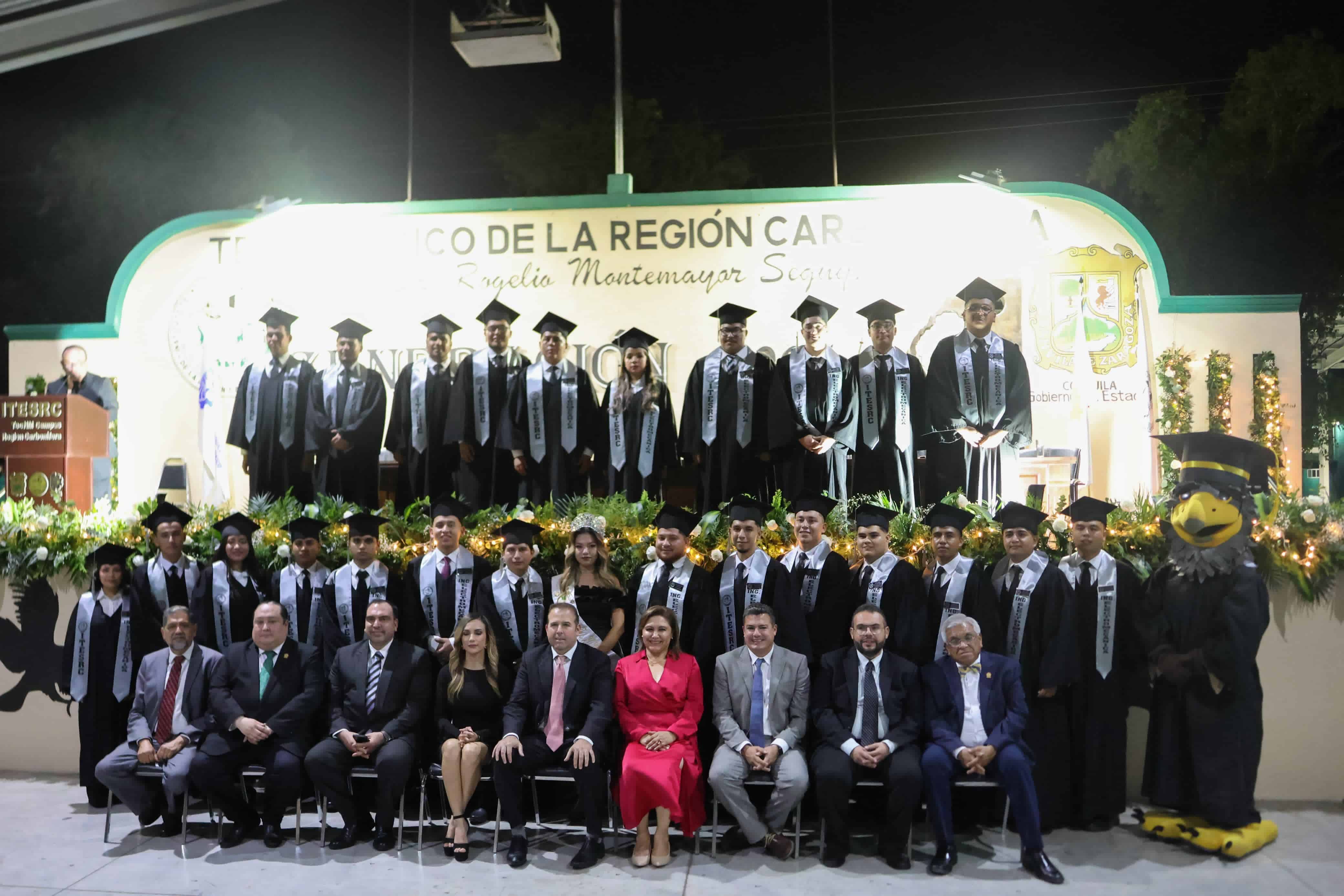 Asistió alcaldesa Diana Haro  a graduación de  ingenieros