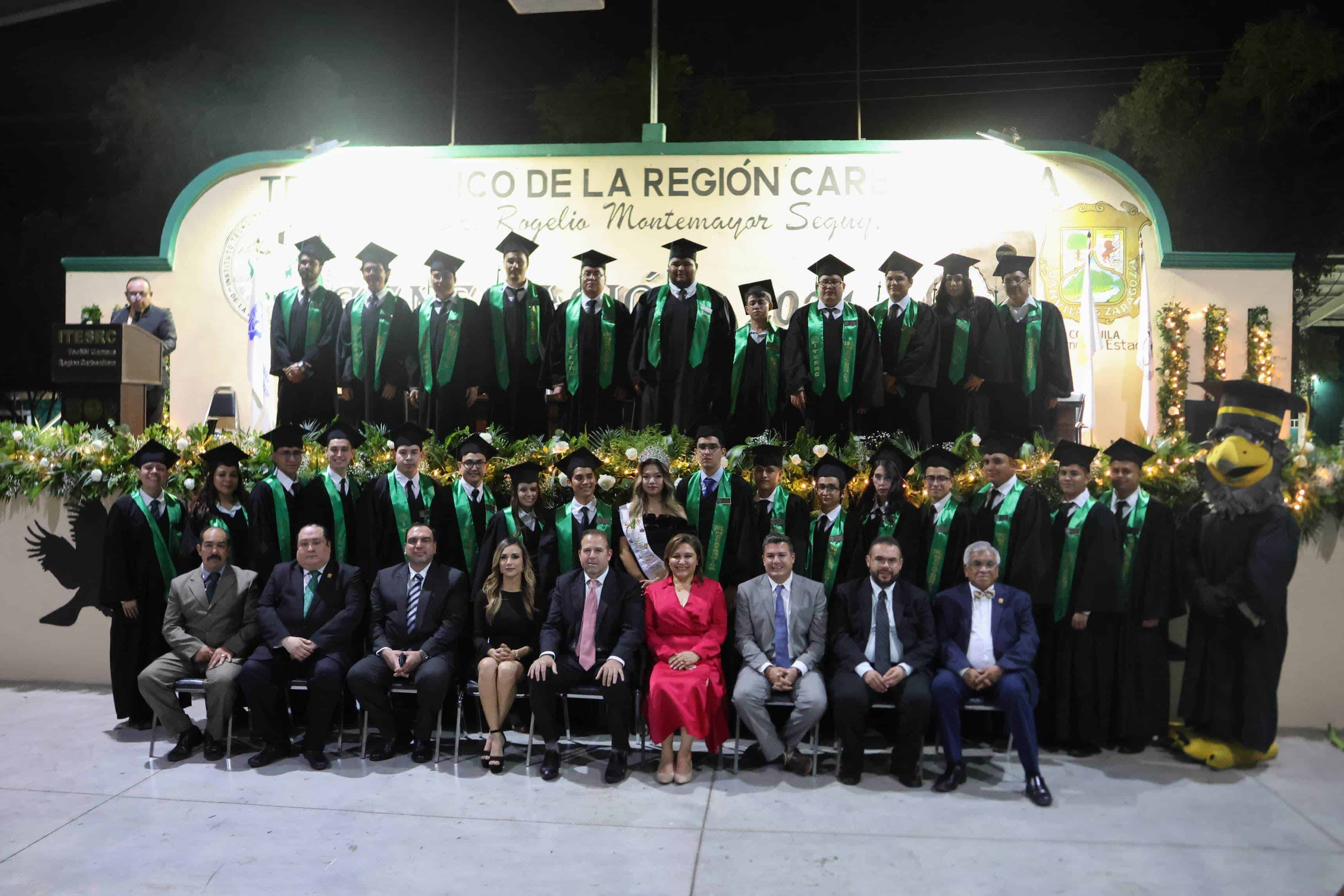 Asistió alcaldesa Diana Haro  a graduación de  ingenieros