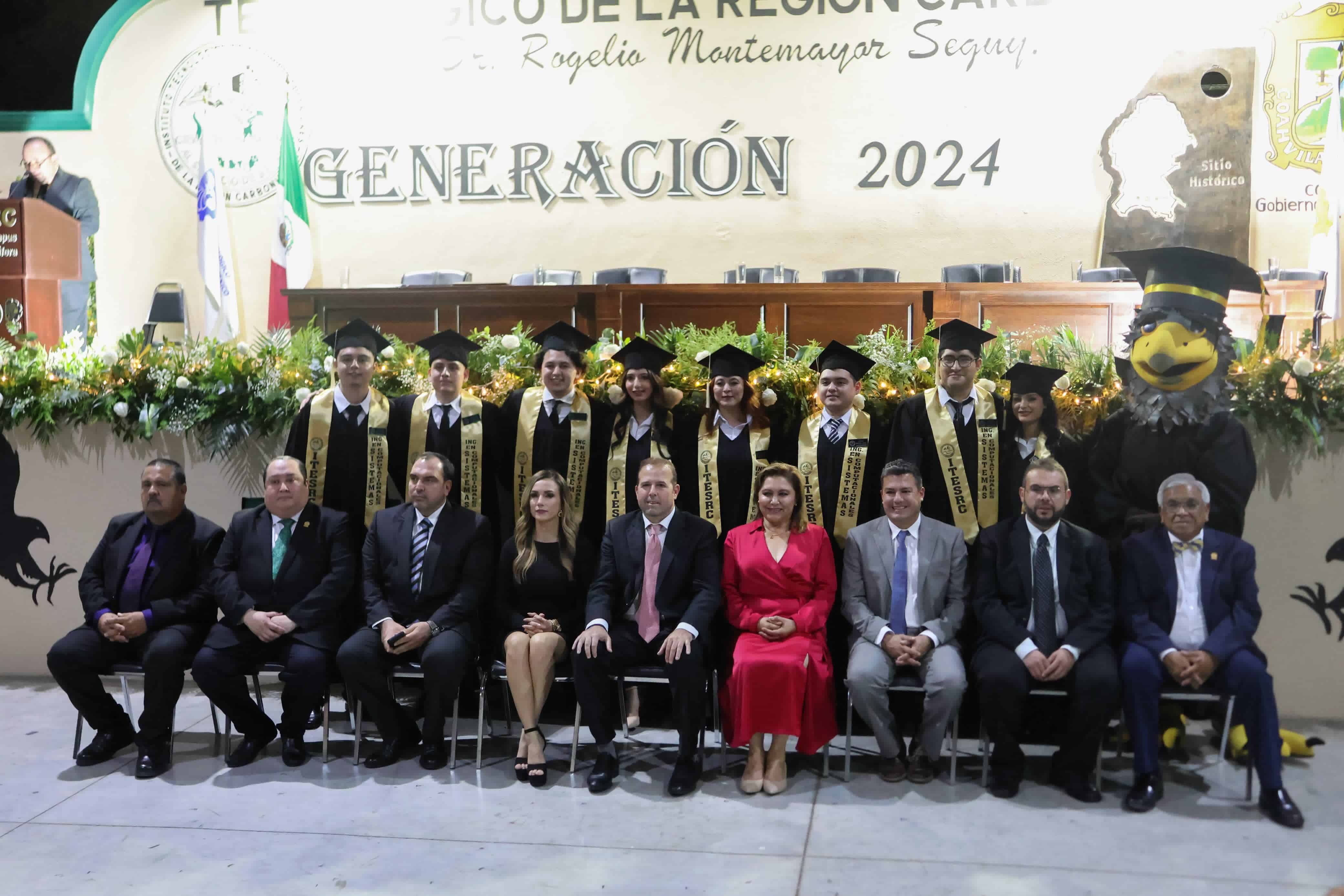 Asistió alcaldesa Diana Haro  a graduación de  ingenieros