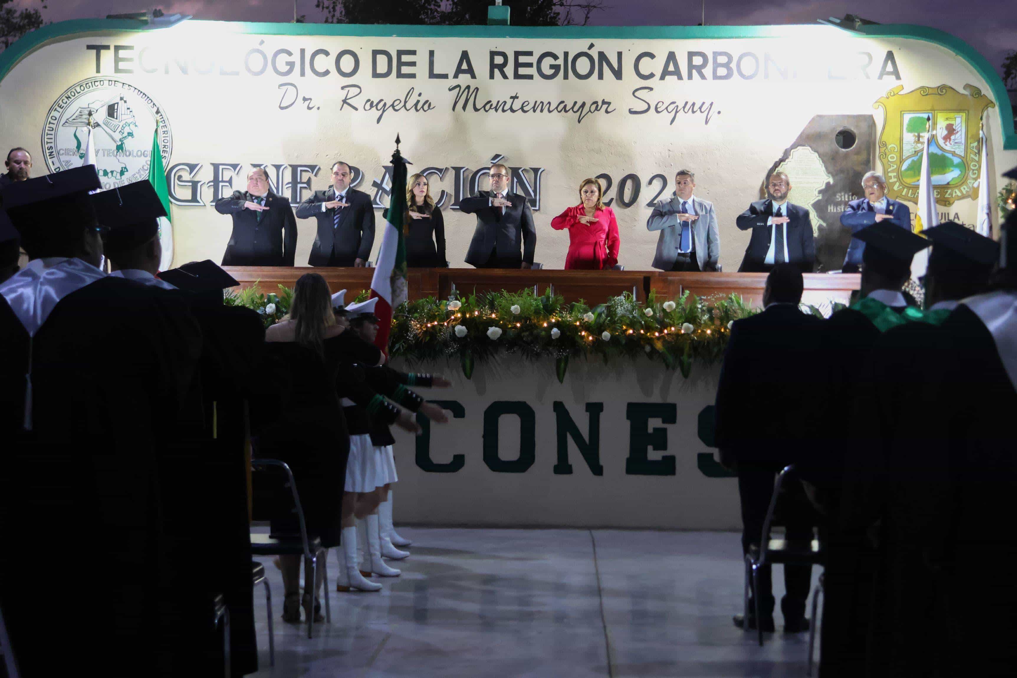 Asistió alcaldesa Diana Haro  a graduación de  ingenieros