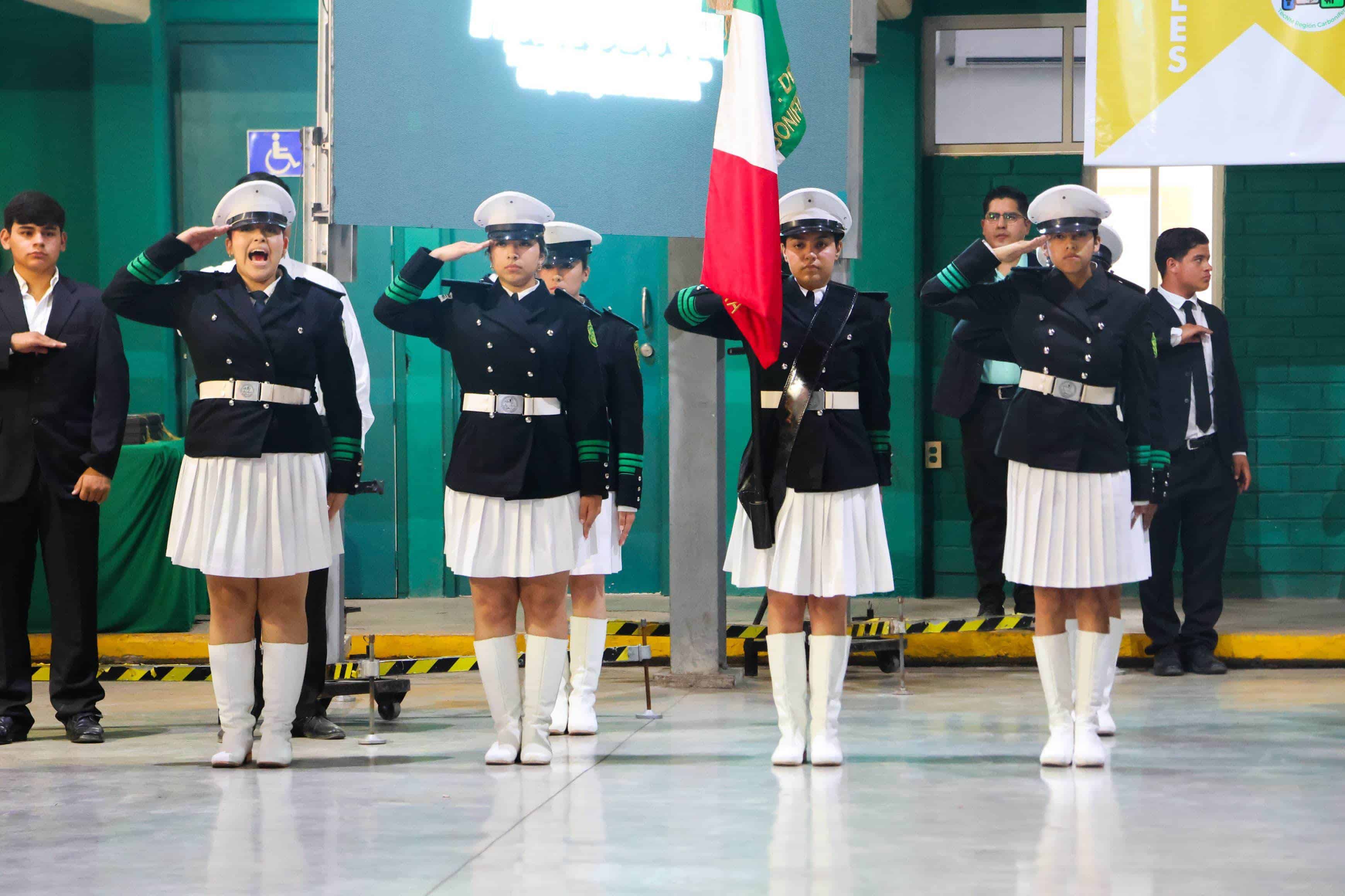 Asistió alcaldesa Diana Haro  a graduación de  ingenieros