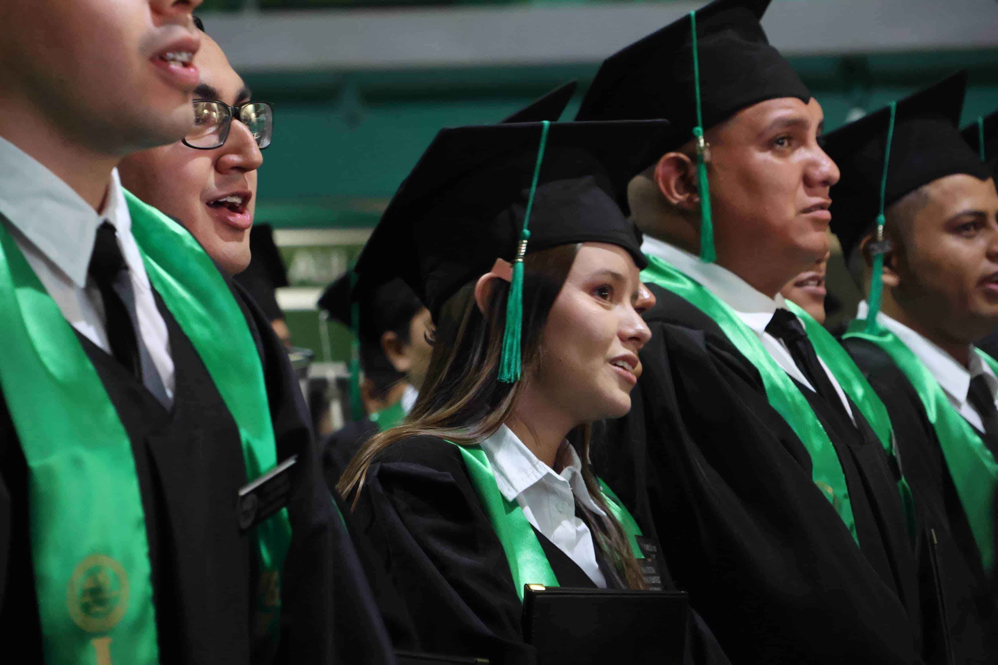 Asistió alcaldesa Diana Haro  a graduación de  ingenieros