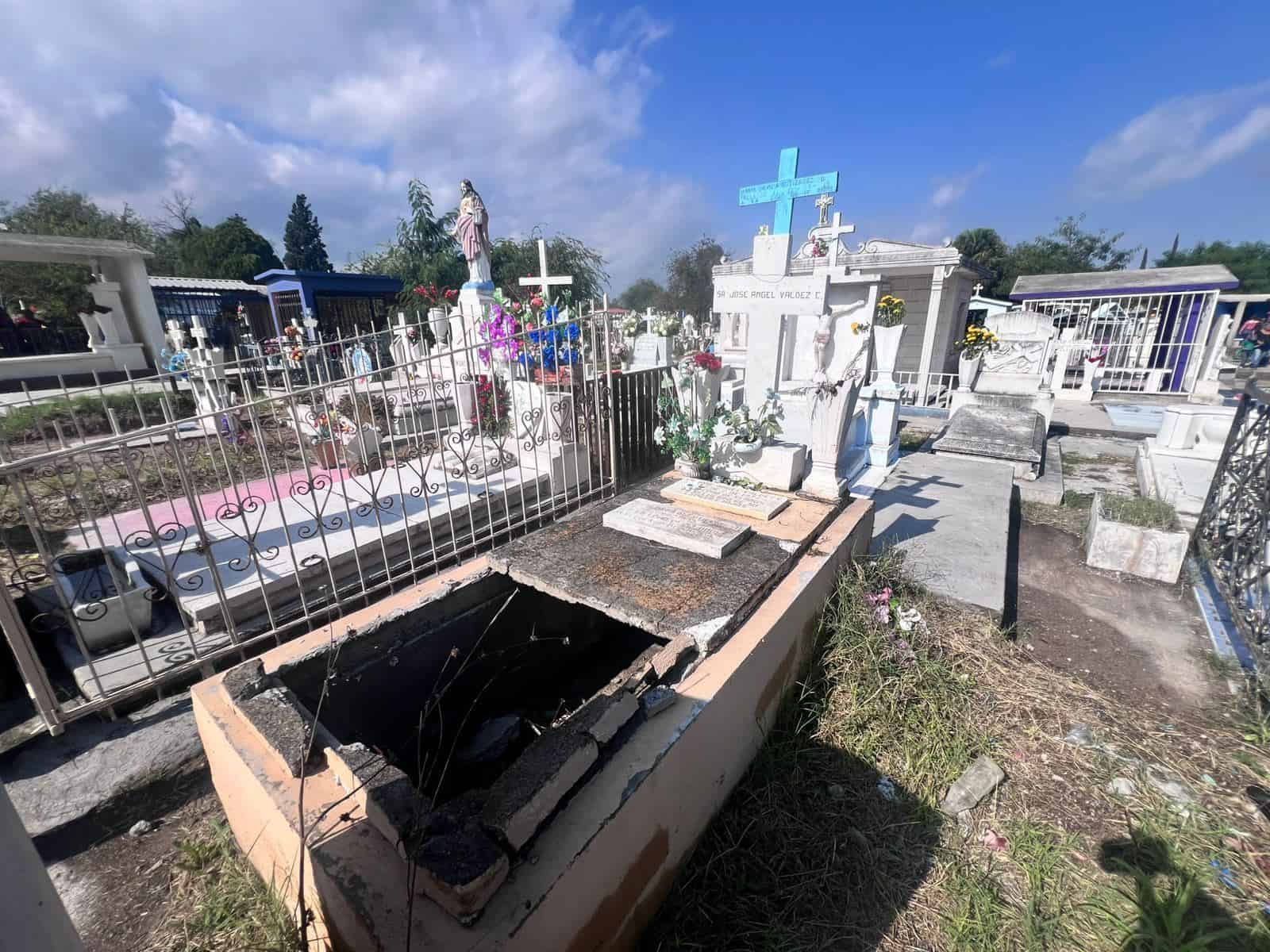 Cae en tumba del panteón Santa Rosa