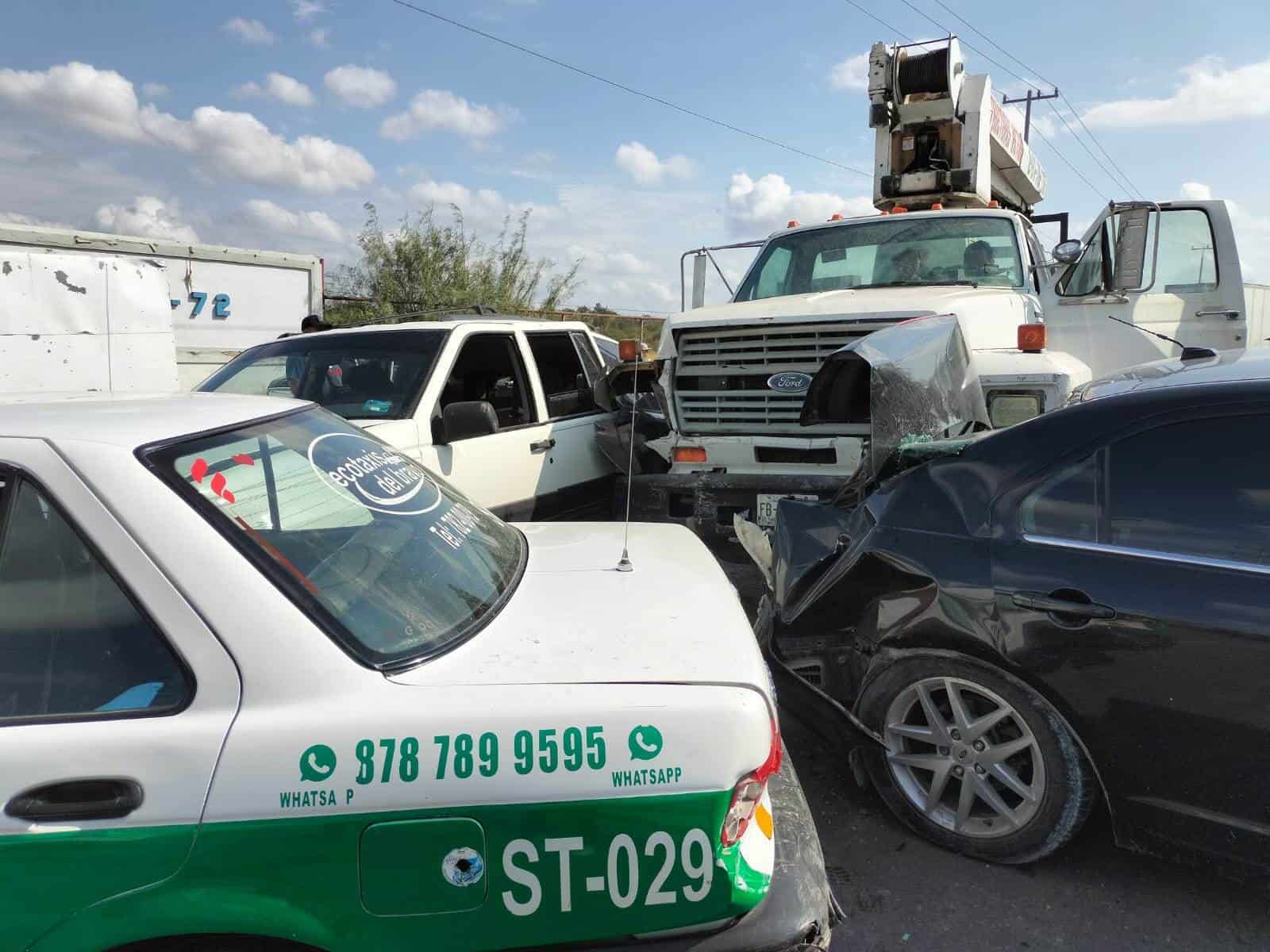 Se Queda Sin Frenos e Impacta a SEIS VEHÍCULOS Dejando a Un Lesionado