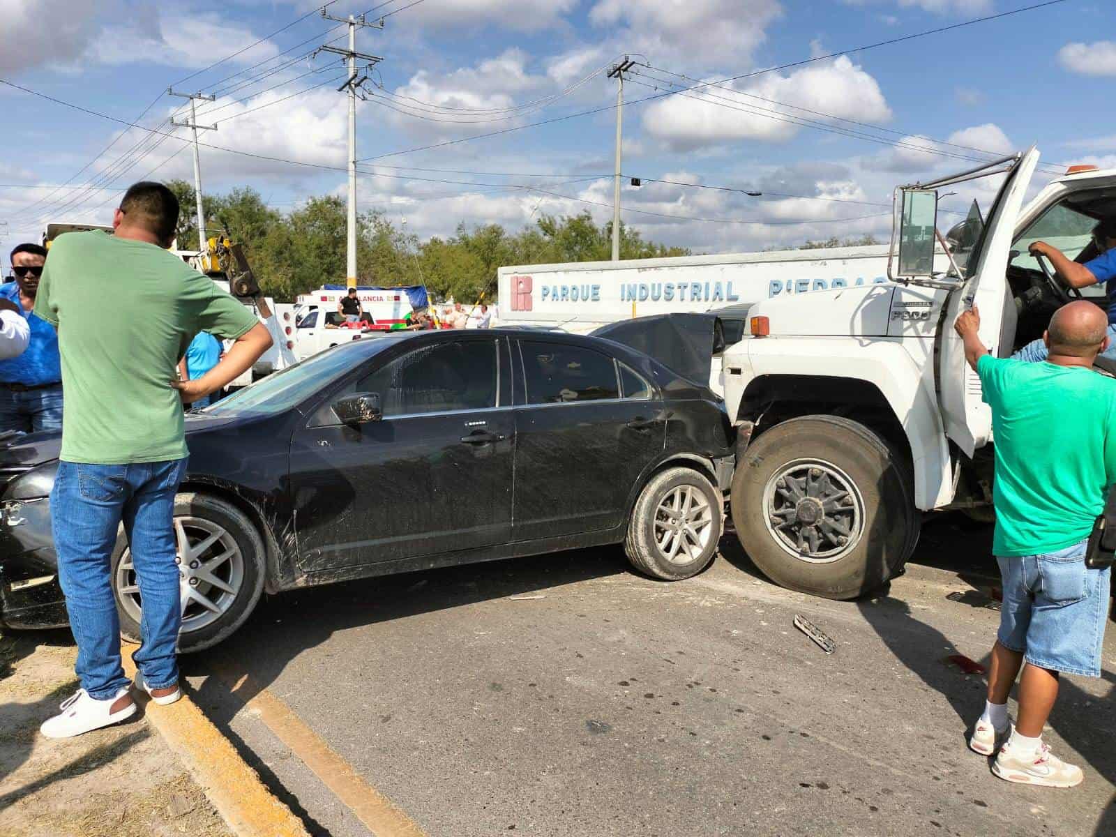 Se Queda Sin Frenos e Impacta a SEIS VEHÍCULOS Dejando a Un Lesionado