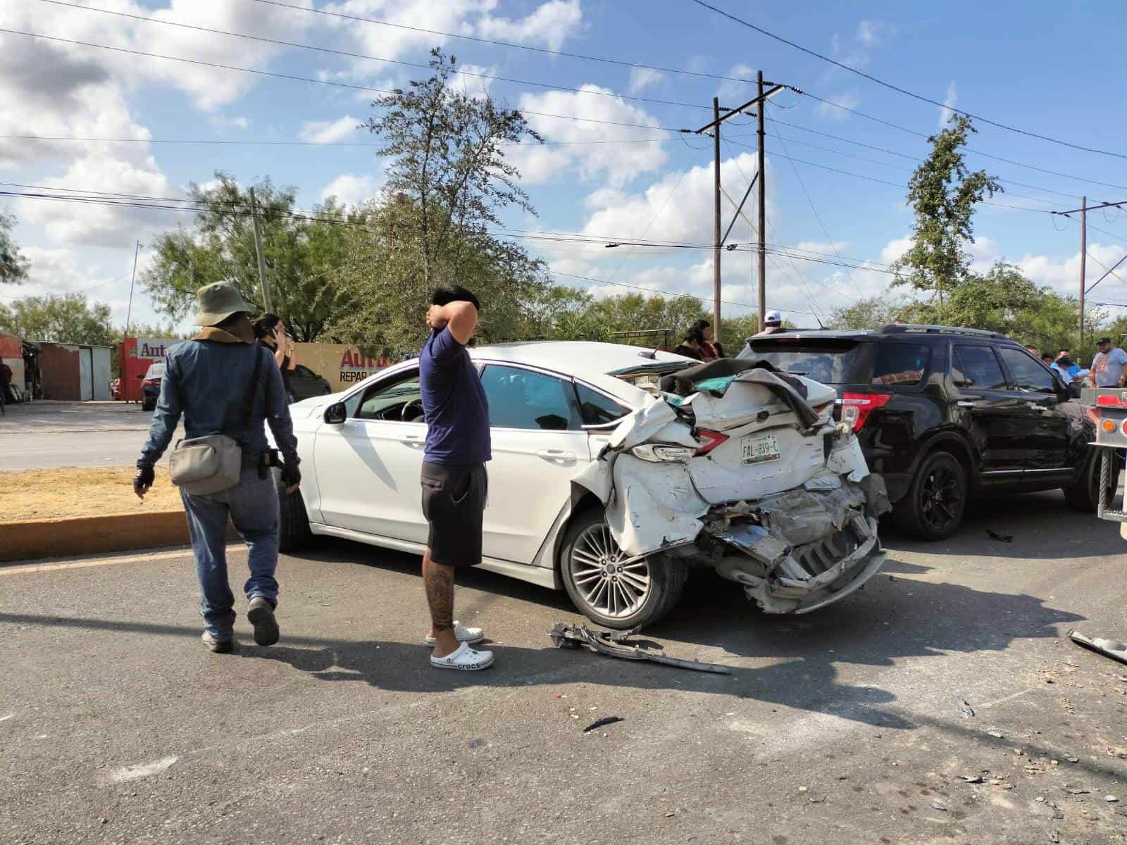 Se Queda Sin Frenos e Impacta a SEIS VEHÍCULOS Dejando a Un Lesionado