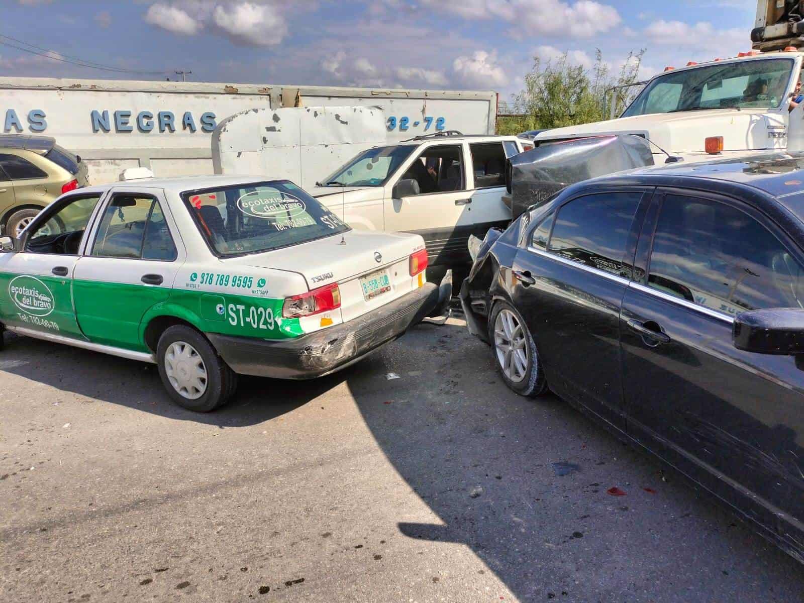 Se Queda Sin Frenos e Impacta a SEIS VEHÍCULOS Dejando a Un Lesionado