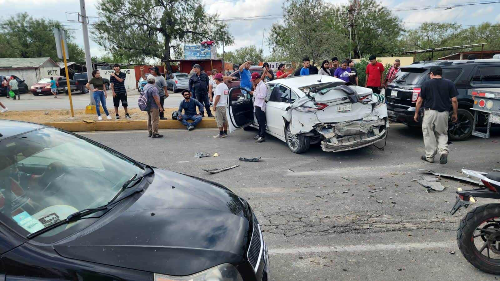 Se Queda Sin Frenos e Impacta a SEIS VEHÍCULOS Dejando a Un Lesionado