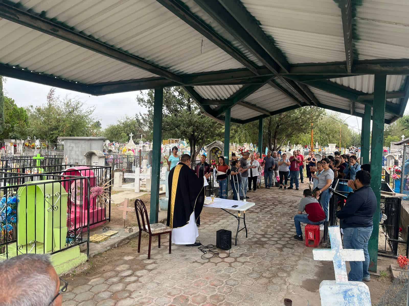 Iglesias de Ciudad Acuña Rinden Homenaje a los Difuntos en el Día de Muertos