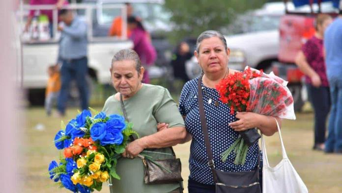 Celebran Día de Muertos en Nava con gran participación ciudadana