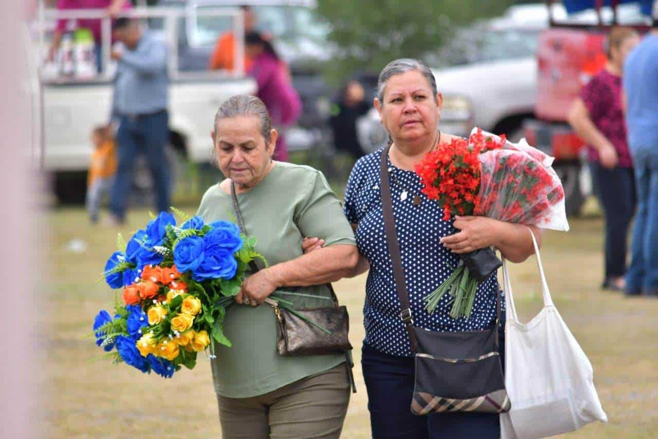 Celebran Día de Muertos en Nava con gran participación ciudadana