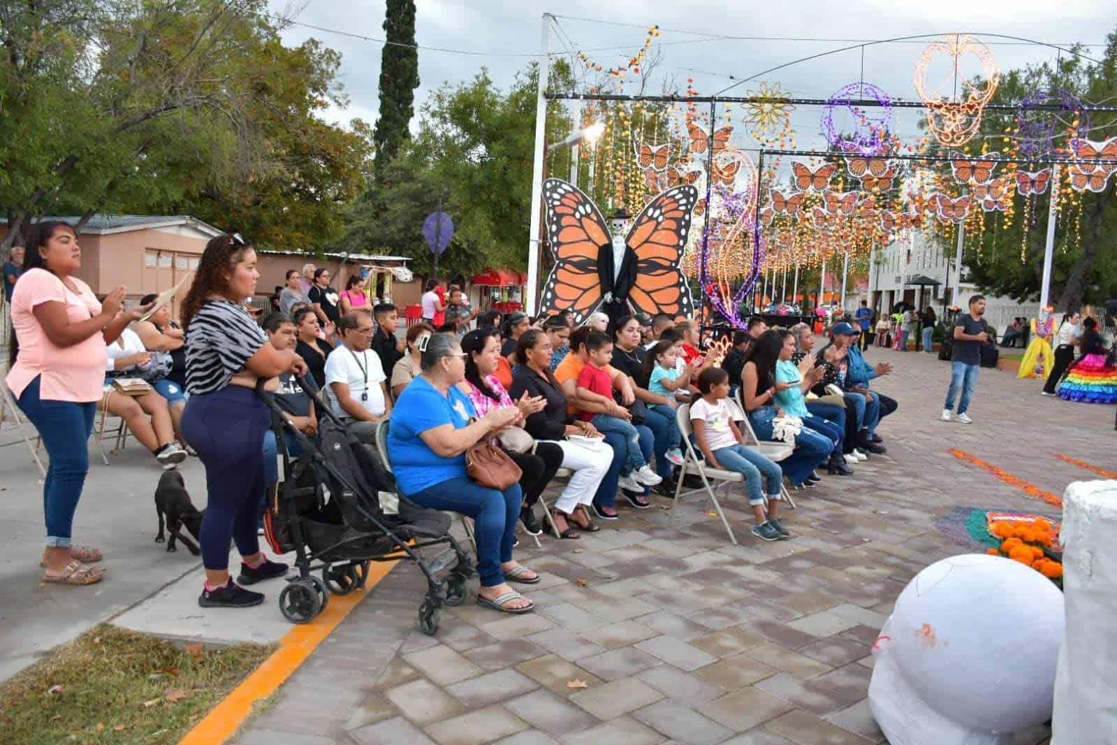 Celebran Día de Muertos y Concurso de Catrinas y Catrines en Nava