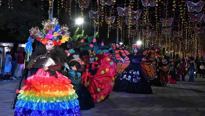 Celebran Día de Muertos y Concurso de Catrinas y Catrines en Nava