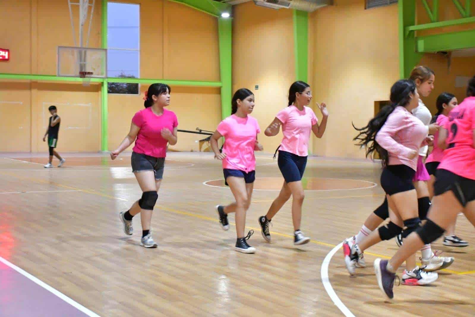 Clausura de la Escuelita de Voleibol Municipal en Nava