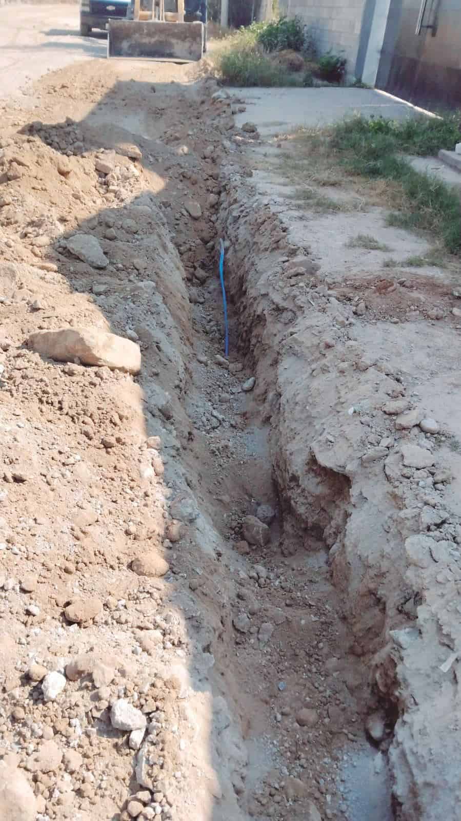 Hacen zanja para presunta toma clandestina de agua