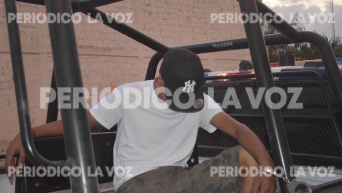 Salvan polis a hombre de recibir una golpiza