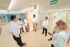 Recorre Piña nuevas instalaciones del IMSS