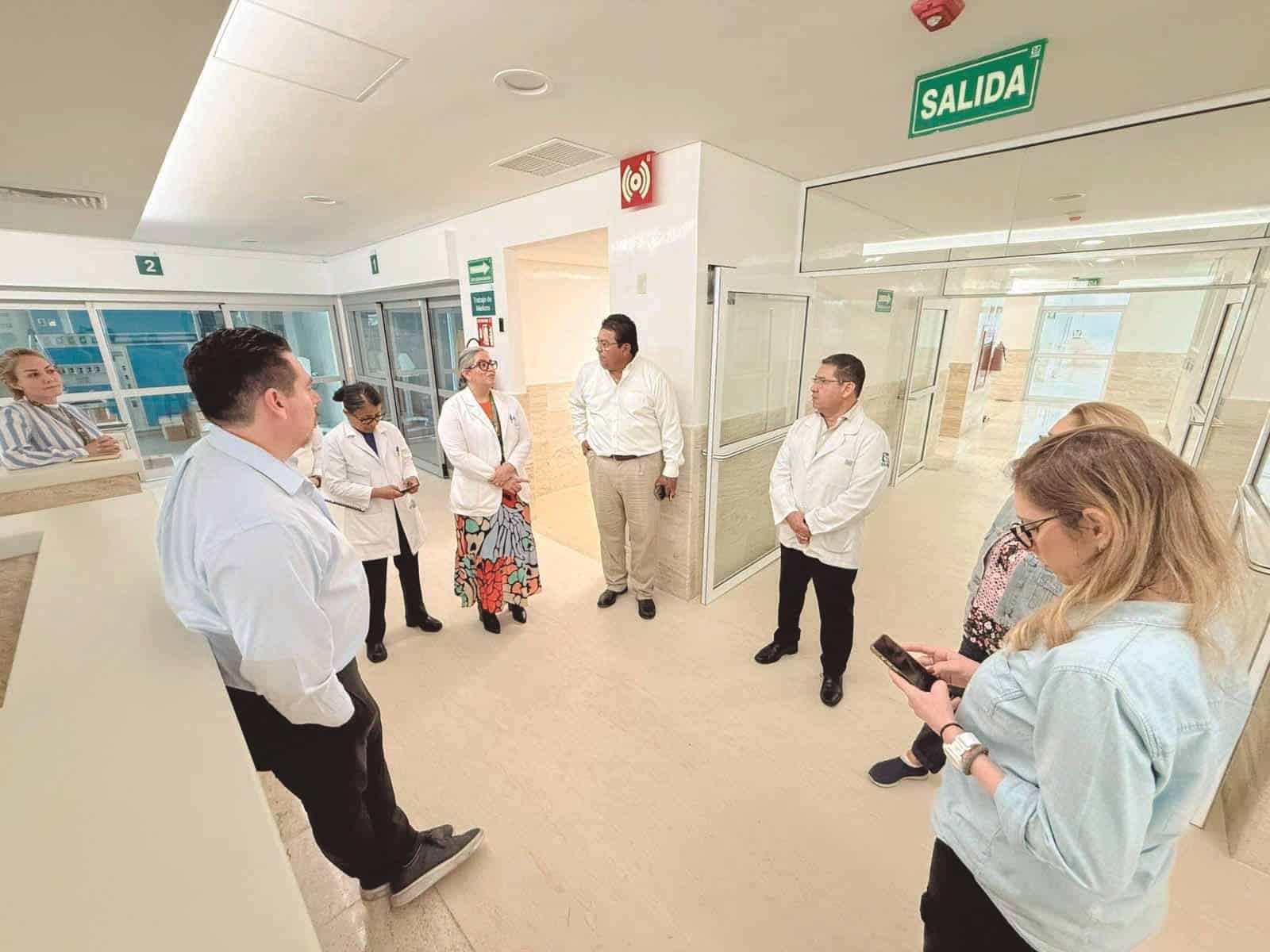 Recorre Piña nuevas instalaciones del IMSS