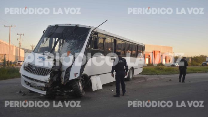Pierde el control de camión y se estampa