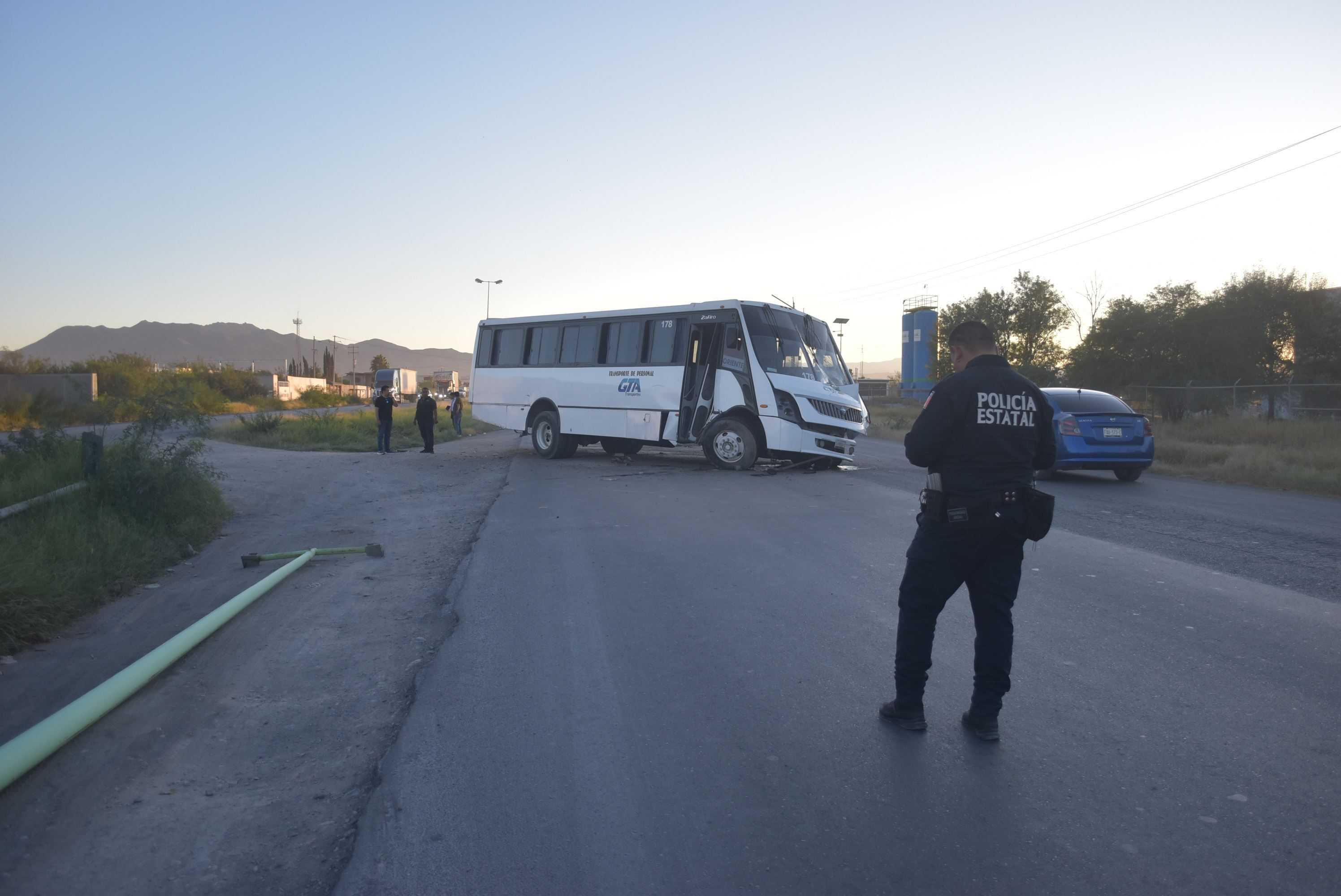 Pierde el control de camión y se estampa