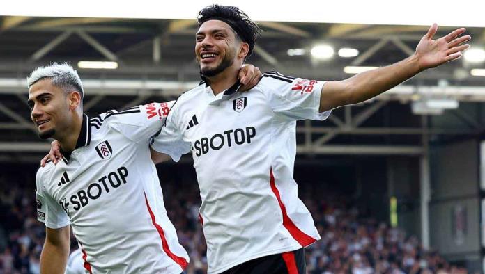 Raúl Jiménez y Fulham remontan con doblete en tiempo de compensación