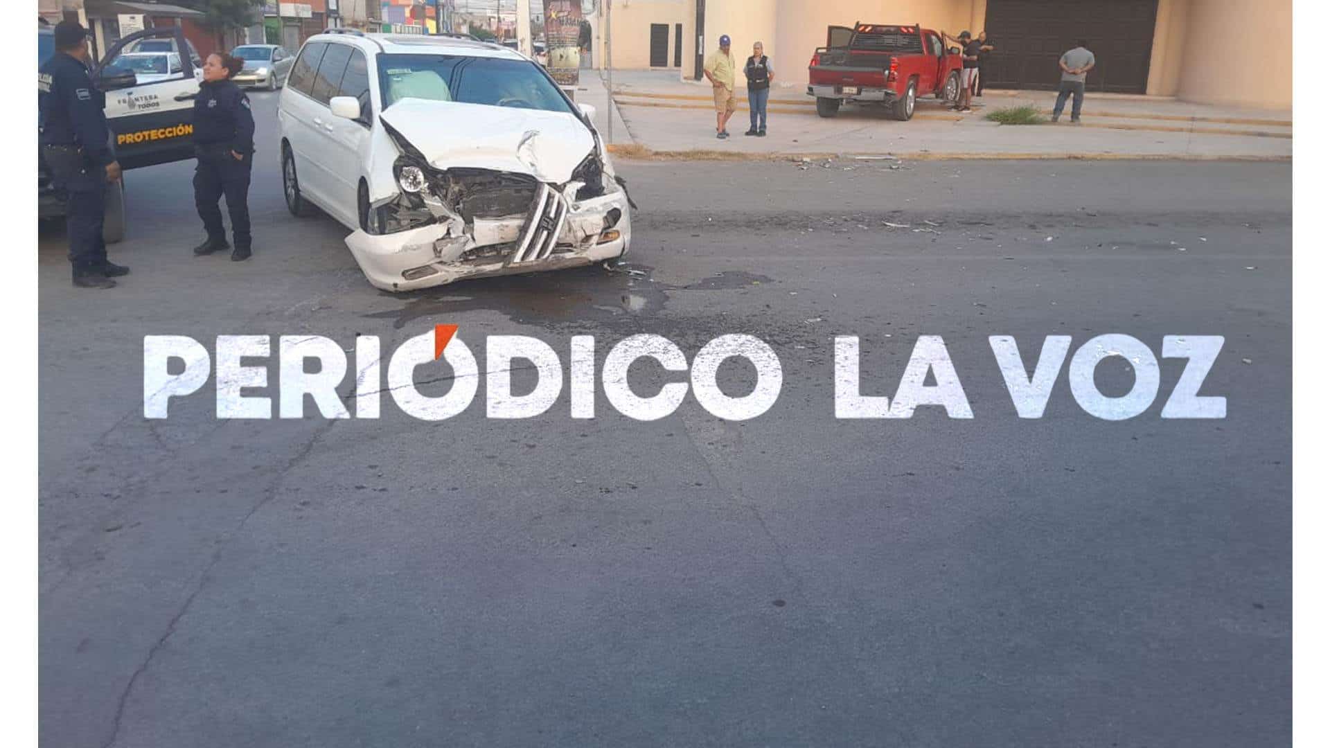 Casi se mete a iglesia con todo y camioneta