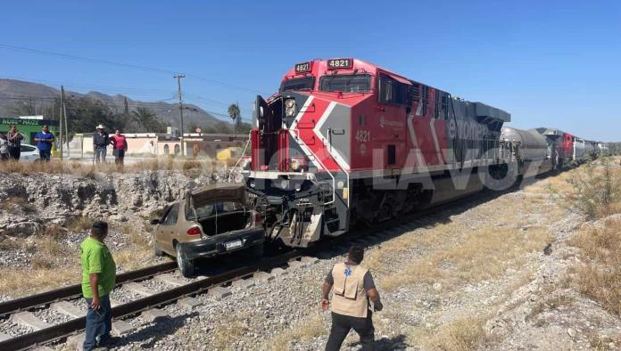 Vehículo se atraviesa al tren debido a falla en frenos