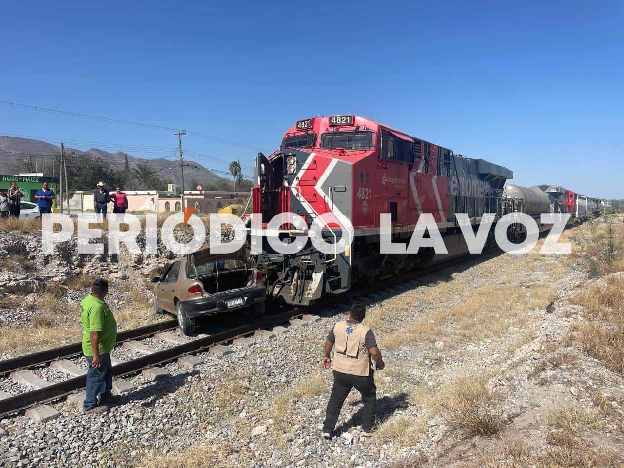 Vehículo se atraviesa al tren debido a falla en frenos