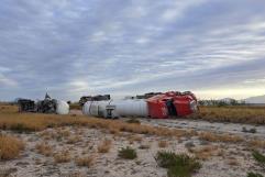 Vuelca tráiler cargado con 60 mil litros de diésel