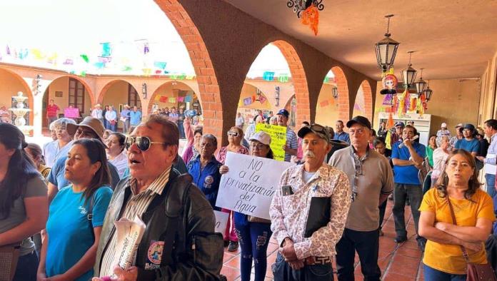 Protesta contra convenio de agua