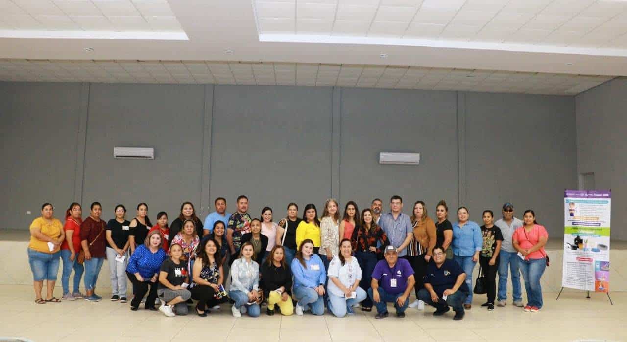 Capacitan a Docentes en Prevención del Dengue en Auditorio Municipal